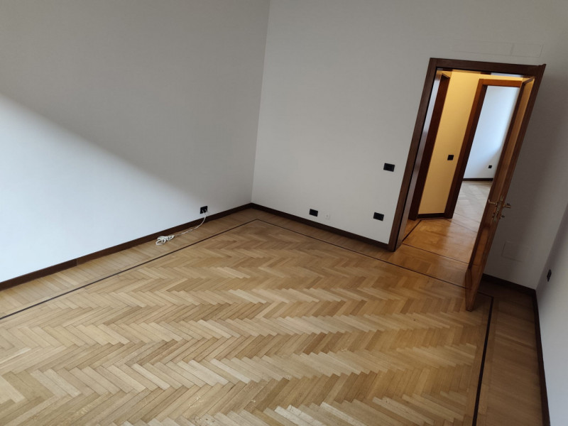 Padova, zona Santo: in locazione si propone appartamento su palazzina signorile di sole tre unità...