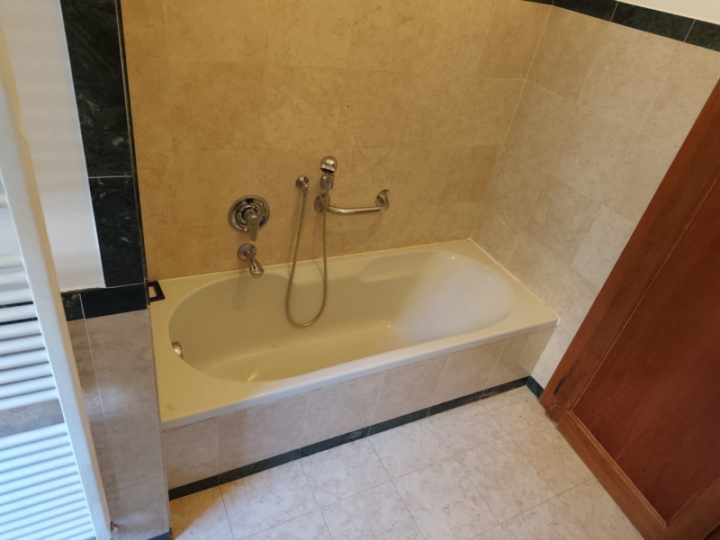 Padova, zona Santo: in locazione si propone appartamento su palazzina signorile di sole tre unità...