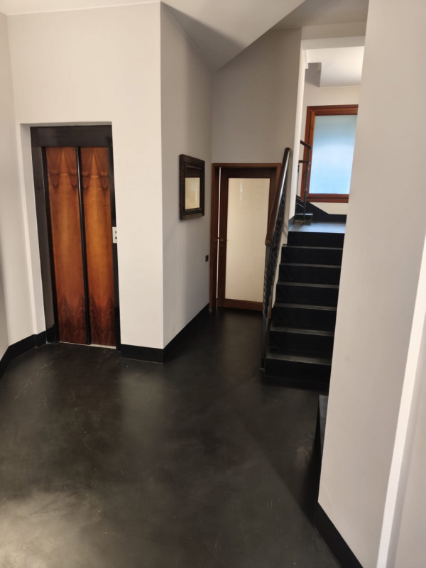 Padova, zona Santo: in locazione si propone appartamento su palazzina signorile di sole tre unità...