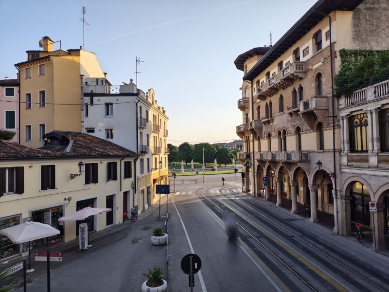 Padova, zona Santo: in locazione si propone appartamento su palazzina signorile di sole tre unità...