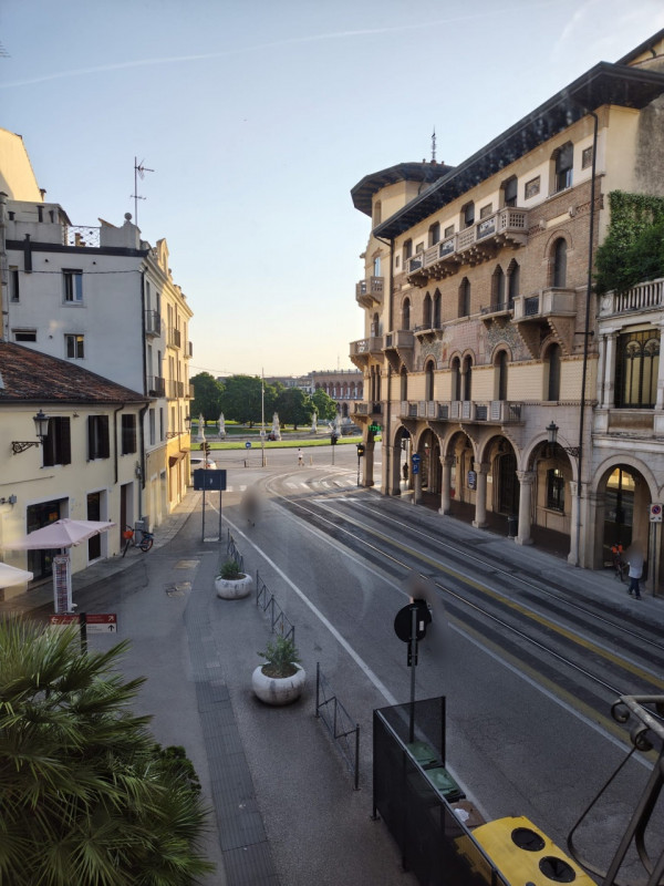 Padova, zona Santo: in locazione si propone appartamento su palazzina signorile di sole tre unità...