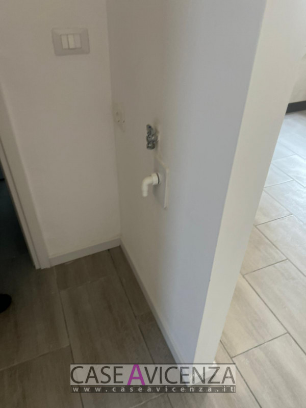 Longare (VI) - C.E.D – Si propone graziosa casetta a schiera su tre livelli (55 mq) con ingresso ...