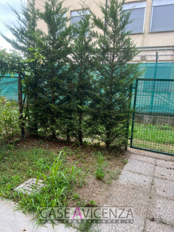 Longare (VI) - C.E.D – Si propone graziosa casetta a schiera su tre livelli (55 mq) con ingresso ...