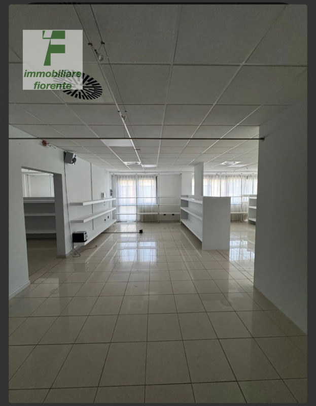 VENDESI/AFFITTASI...ufficio di recente costruzione in ottimo stato di manutenzione al 1° piano di...