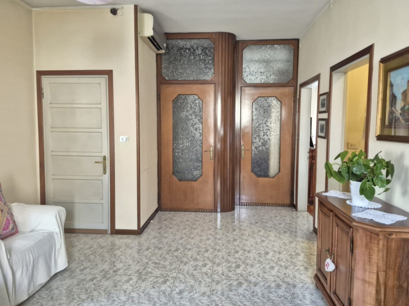 A San Martino di Lupari, in via Venezia 29, in posizione centrale e comoda a tutti i servizi, pro...