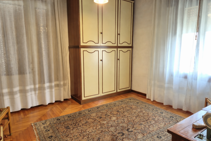 A San Martino di Lupari, in via Venezia 29, in posizione centrale e comoda a tutti i servizi, pro...