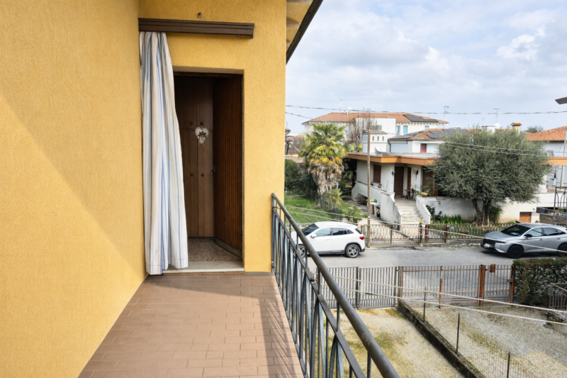 A San Martino di Lupari, in via Venezia 29, in posizione centrale e comoda a tutti i servizi, pro...