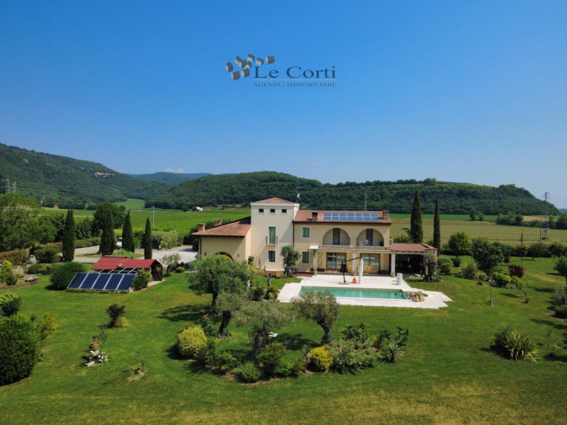 SOSSANO – Prestigiosa Villa con Piscina e Parco Privato di oltre 11.000 mq

Immersa nella quiete ...