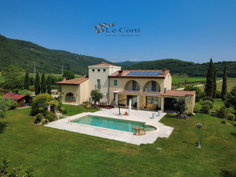 SOSSANO – Prestigiosa Villa con Piscina e Parco Privato di oltre 11.000 mq

Immersa nella quiete ...