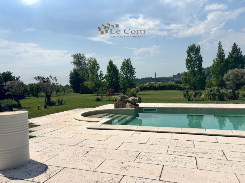 SOSSANO – Prestigiosa Villa con Piscina e Parco Privato di oltre 11.000 mq

Immersa nella quiete ...