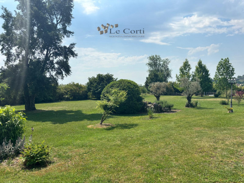 SOSSANO – Prestigiosa Villa con Piscina e Parco Privato di oltre 11.000 mq

Immersa nella quiete ...