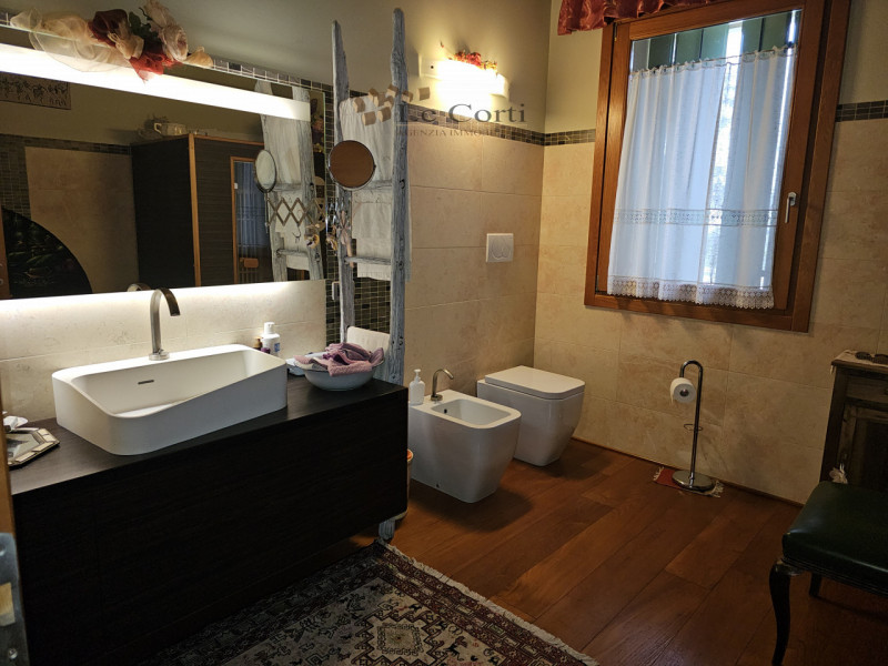 SOSSANO – Prestigiosa Villa con Piscina e Parco Privato di oltre 11.000 mq

Immersa nella quiete ...