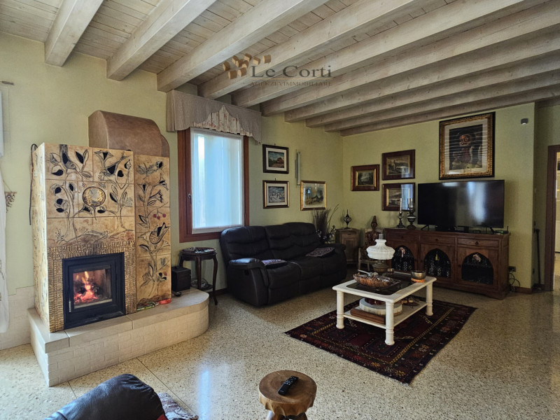 SOSSANO – Prestigiosa Villa con Piscina e Parco Privato di oltre 11.000 mq

Immersa nella quiete ...