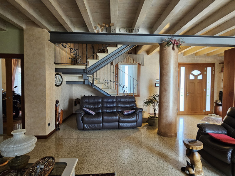 SOSSANO – Prestigiosa Villa con Piscina e Parco Privato di oltre 11.000 mq

Immersa nella quiete ...