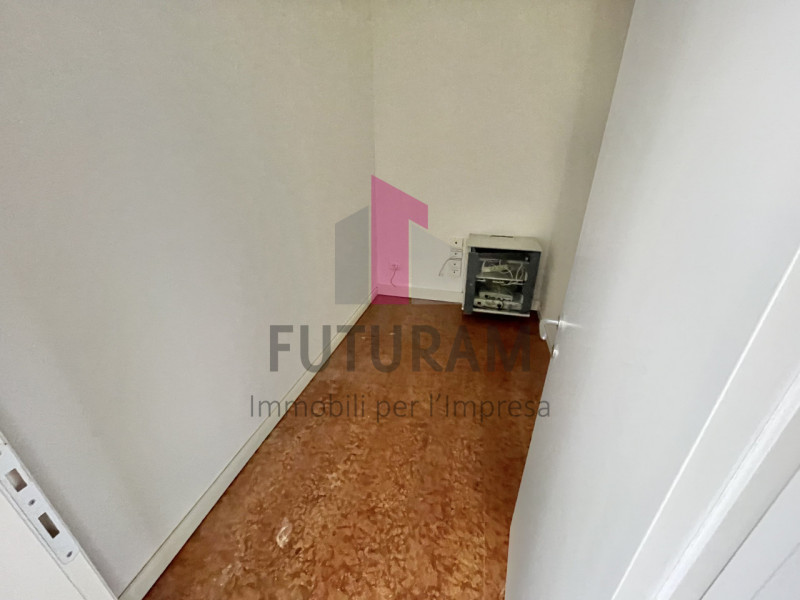 ARZIGNANO- 59FIL -PER INFO 0444/310220

Proponiamo in affitto un'ufficio in uno stabile direziona...