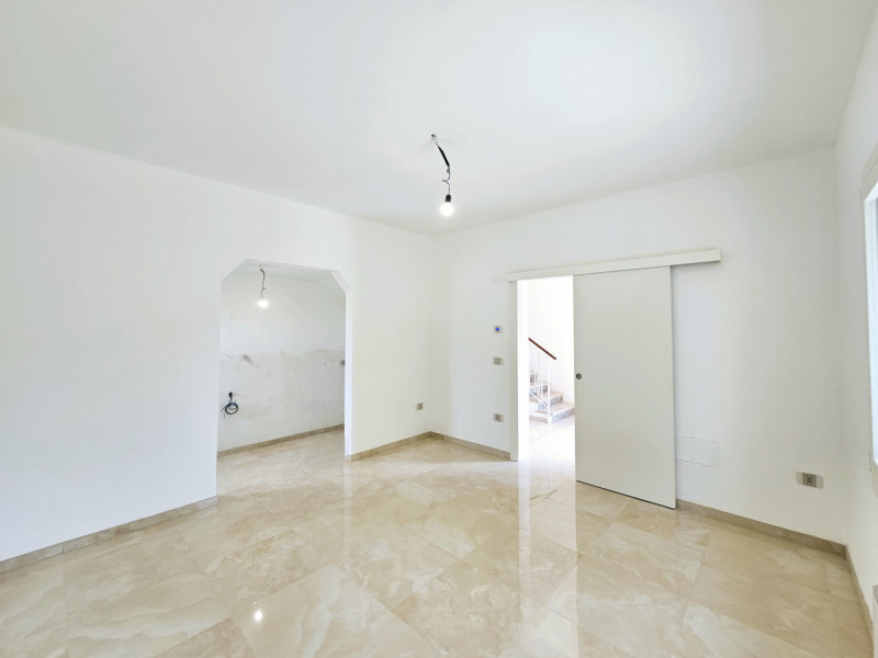 Proponiamo in vendita a Solesino, in una posizione comoda al centro e tranquilla, casa singola co...