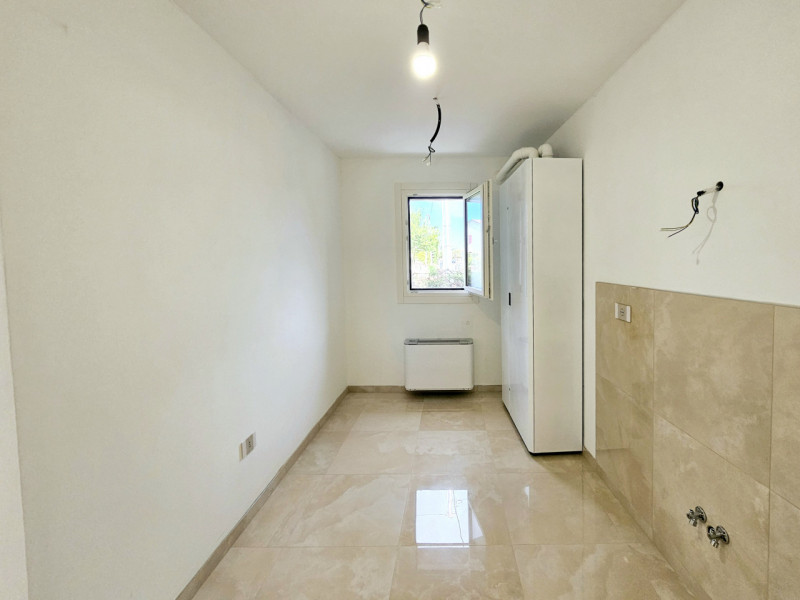 Proponiamo in vendita a Solesino, in una posizione comoda al centro e tranquilla, casa singola co...