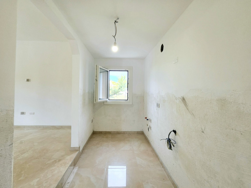 Proponiamo in vendita a Solesino, in una posizione comoda al centro e tranquilla, casa singola co...