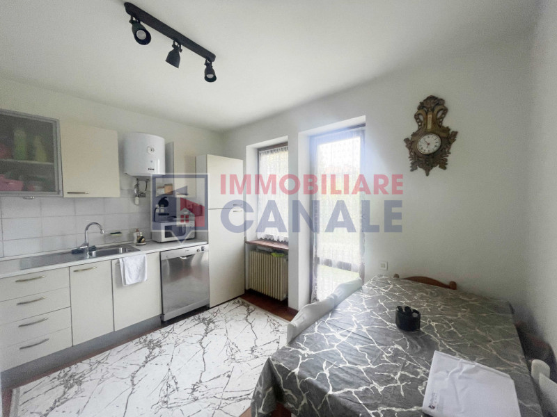 In tranquilla zona residenziale di Chiuppano proponiamo in vendita porzione di bifamiliare (Unità...