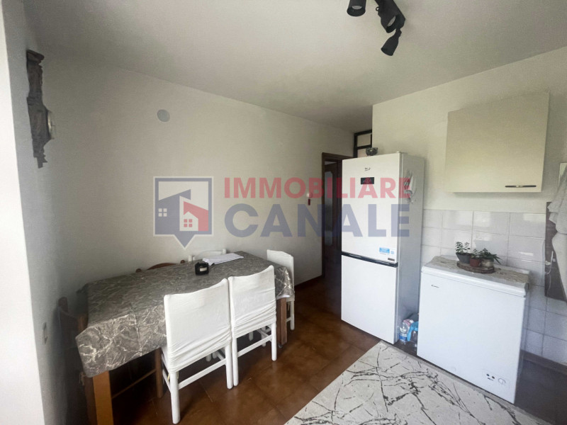 In tranquilla zona residenziale di Chiuppano proponiamo in vendita porzione di bifamiliare (Unità...