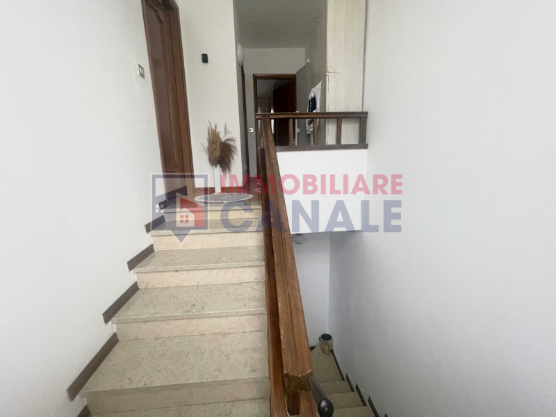 In tranquilla zona residenziale di Chiuppano proponiamo in vendita porzione di bifamiliare (Unità...