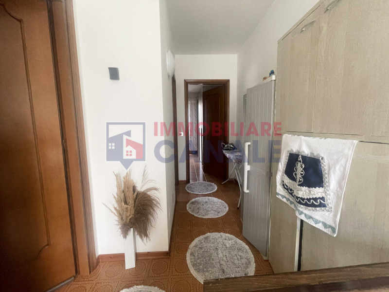 In tranquilla zona residenziale di Chiuppano proponiamo in vendita porzione di bifamiliare (Unità...