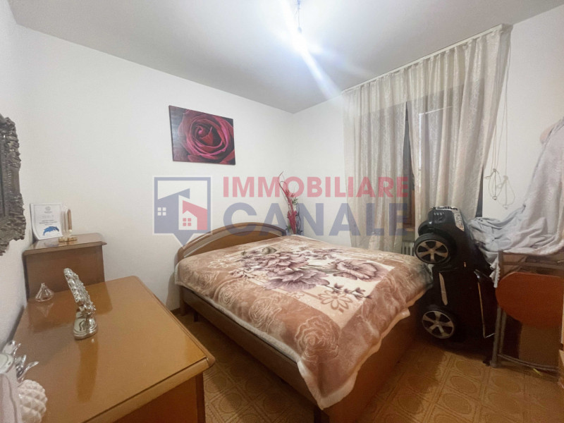 In tranquilla zona residenziale di Chiuppano proponiamo in vendita porzione di bifamiliare (Unità...