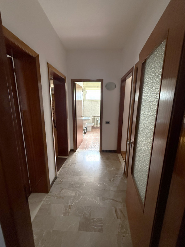 SAN BELLINO: in posizione strategica, comodo a tutti i principali servizi (supermercati, scuole, ...