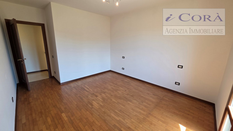 Teolo San Biagio affittasi appartamento arredato piano primo con ascensore, ben mantenuto. Reside...