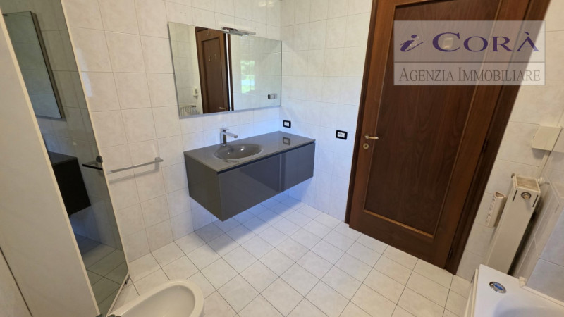 Teolo San Biagio affittasi appartamento arredato piano primo con ascensore, ben mantenuto. Reside...
