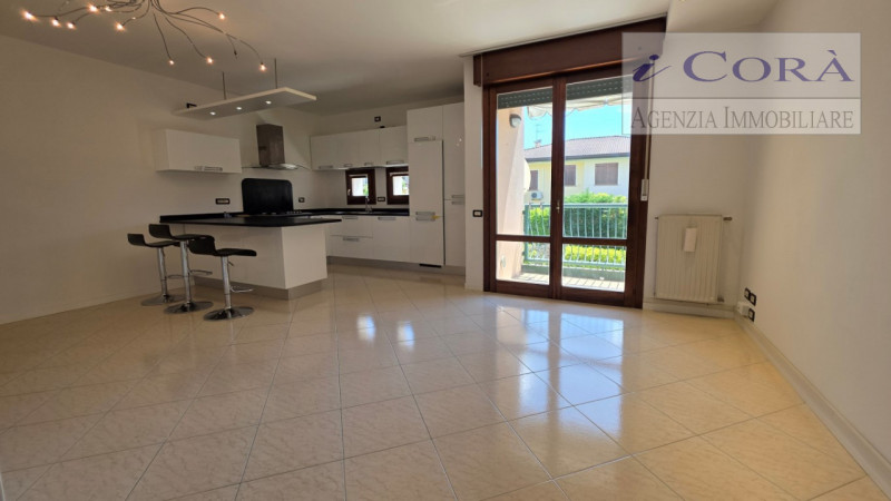 Teolo San Biagio affittasi appartamento arredato piano primo con ascensore, ben mantenuto. Reside...