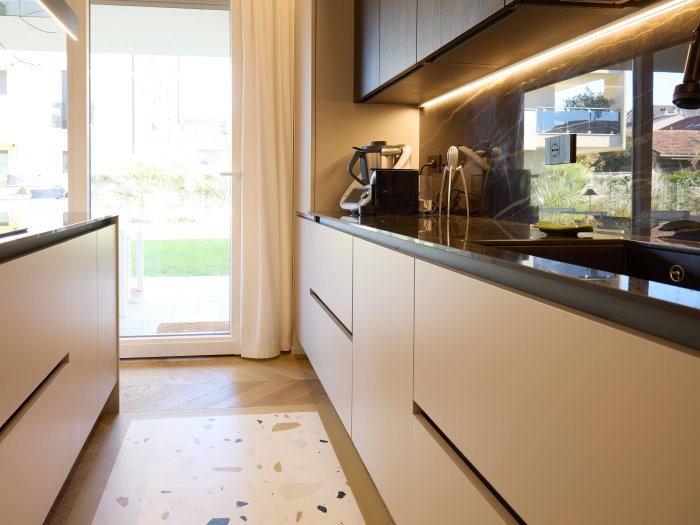 In contesto residenziale di nuova costruzione, proponiamo elegante ATTICO caratterizzato da finit...
