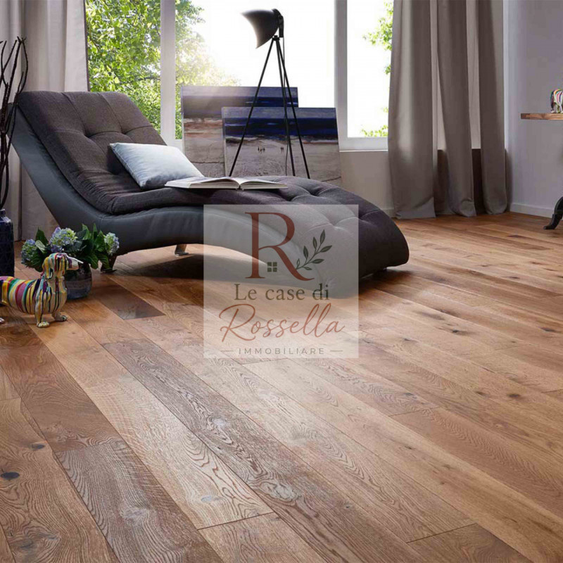 In contesto residenziale di nuova costruzione, proponiamo elegante ATTICO caratterizzato da finit...