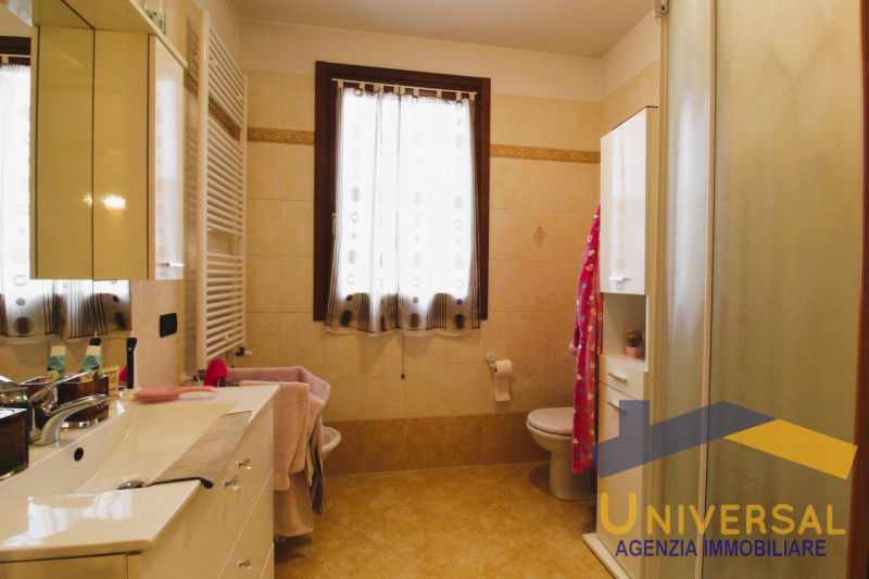 ARSEGO – Splendido appartamento quadrilocale nel cuore di Arsego, a pochi passi dai principali se...