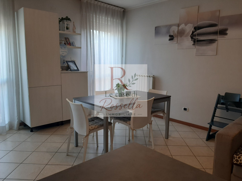 In posizione tranquilla, ma al contempo comoda ai servizi, proponiamo ampio immobile posto in rec...