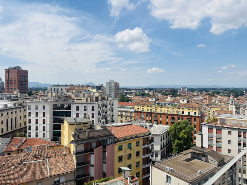 Per info, Maddalena 351 799 3937, riferimento annuncio: MD11

Largo Europa - Proponiamo in vendit...