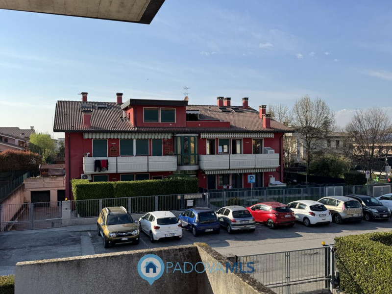 Immobile in esclusiva al Gruppo Padova MLS
Luminoso appartamento ultimo piano in piccola palazzin...