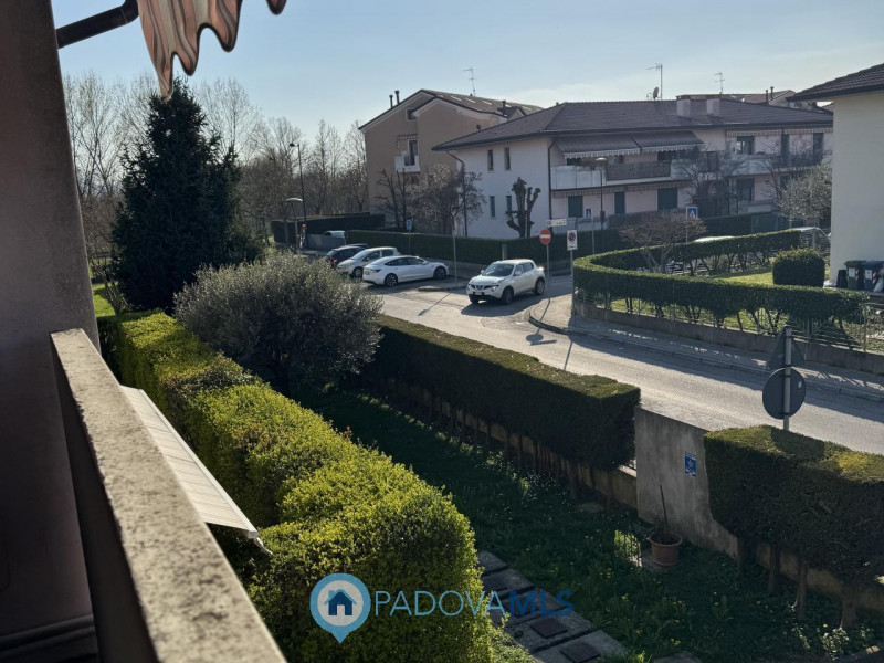 Immobile in esclusiva al Gruppo Padova MLS
Luminoso appartamento ultimo piano in piccola palazzin...