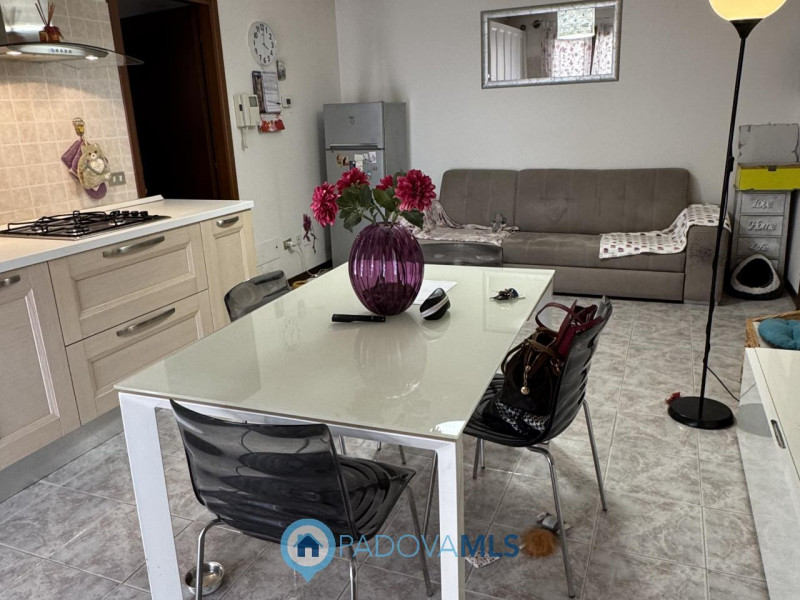 Immobile in esclusiva al Gruppo Padova MLS
Luminoso appartamento ultimo piano in piccola palazzin...