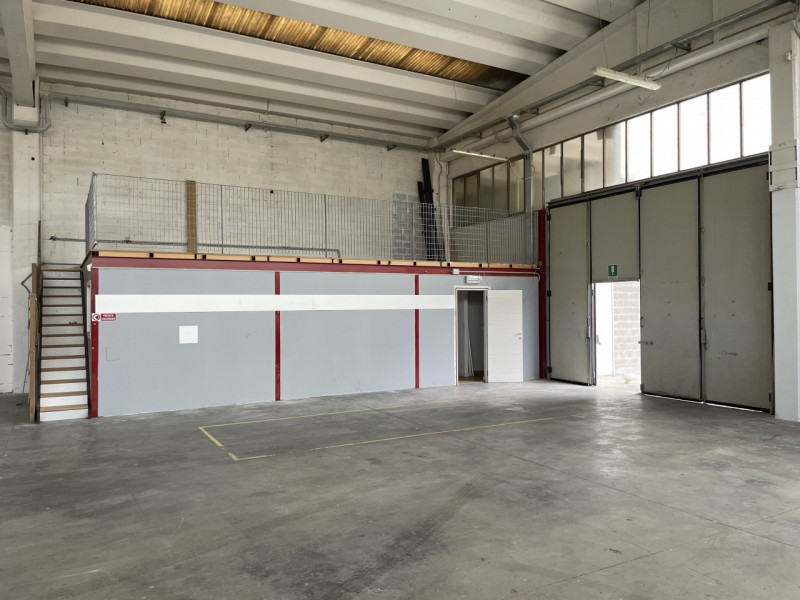 RUBANO – Ottima opportunità per aziende e artigiani. Disponibile in locazione porzione di capanno...