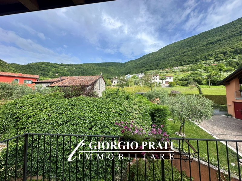 Scopri questa affascinante casa singola libera su quattro lati situata nella tranquilla e ricerca...