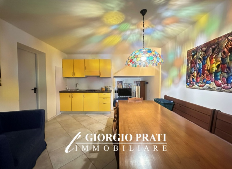 Scopri questa affascinante casa singola libera su quattro lati situata nella tranquilla e ricerca...