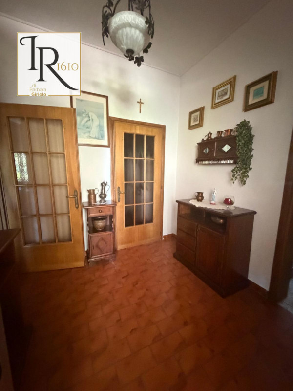 Nel cuore del paese di Masi, proponiamo in vendita una splendida casa singola terratetto ideale p...