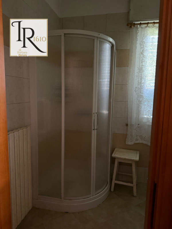 Nel cuore del paese di Masi, proponiamo in vendita una splendida casa singola terratetto ideale p...