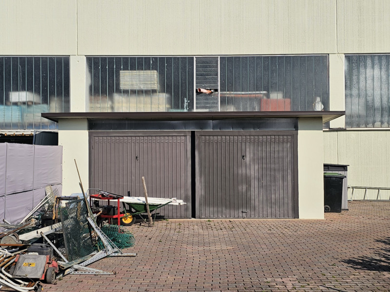 Proponiamo in affitto, a Montagnana, un capannone commerciale di circa 450 mq. 
L'edificio è comp...