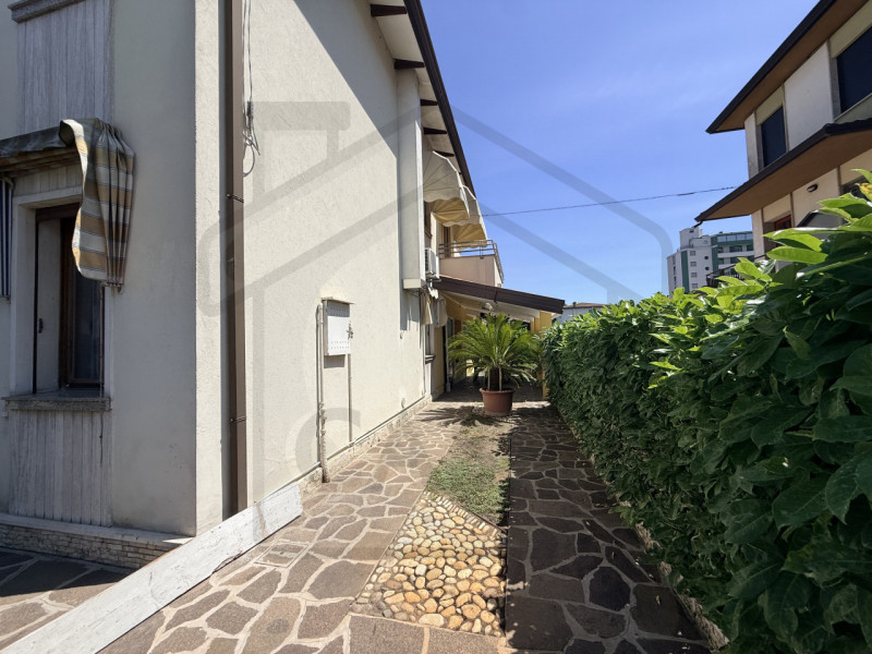 MONTEGROTTO TERME - Elegante porzione di bifamiliare in verticale, in prossimità del Corso delle ...