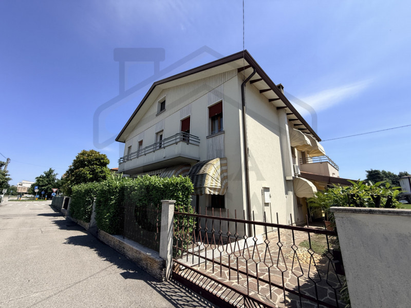 MONTEGROTTO TERME - Elegante porzione di bifamiliare in verticale, in prossimità del Corso delle ...