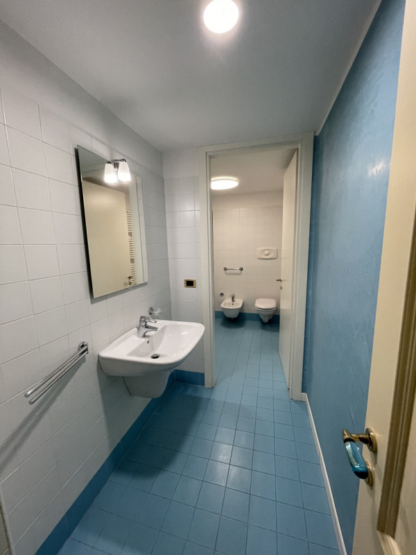Corso Vittorio Emanuele, ottimo condominio tetto e tinte appena rifatti, proponiamo appartamento ...