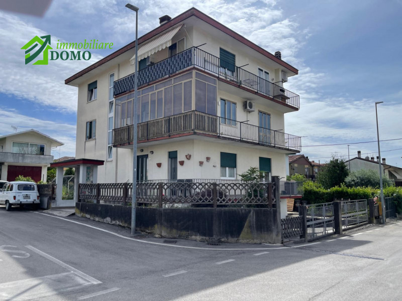 SCHIO (Cà Trenta): In una delle zone più richieste e tranquille di Schio, proponiamo in vendita u...