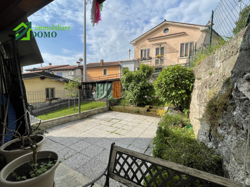 Nel cuore del centro di Santorso, in una zona leggermente collinare che garantisce tranquillità e...